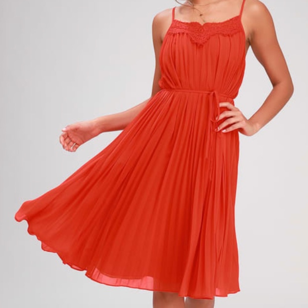 🆕 Lulu’s Pleated Dress